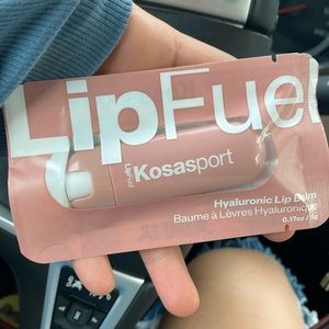 Hyaluronic lip balm
